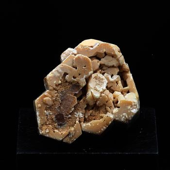 Vanadinite. 140.0 ct.