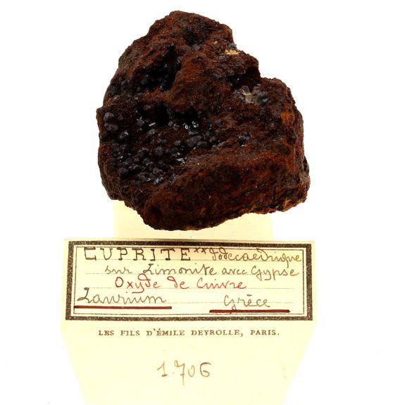 Cuprite. 335.0 ct.