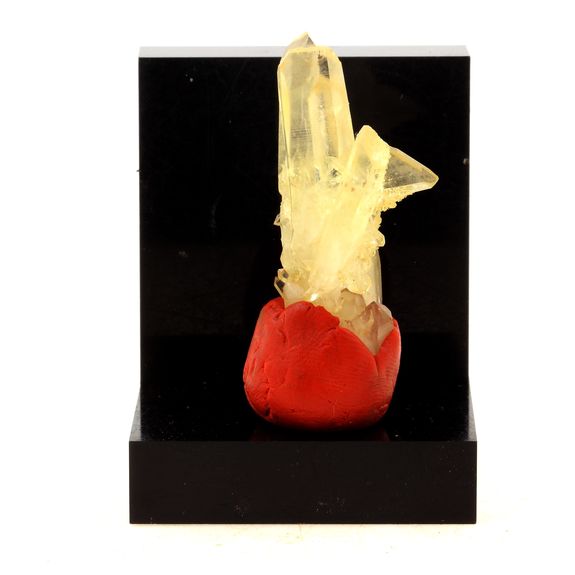 Quartz Macle. 62.5 ct.
