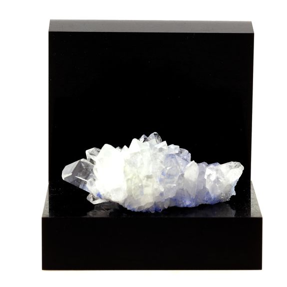 Quartz + Dumortierite. 268.0 ct.