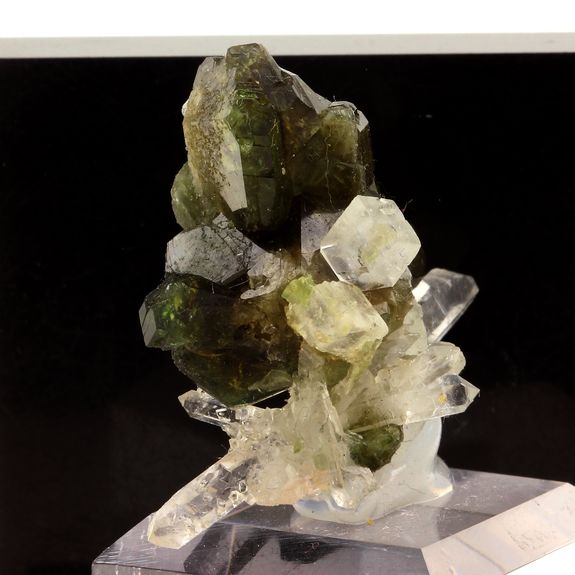 Uvite, Quartz, Magnesite.