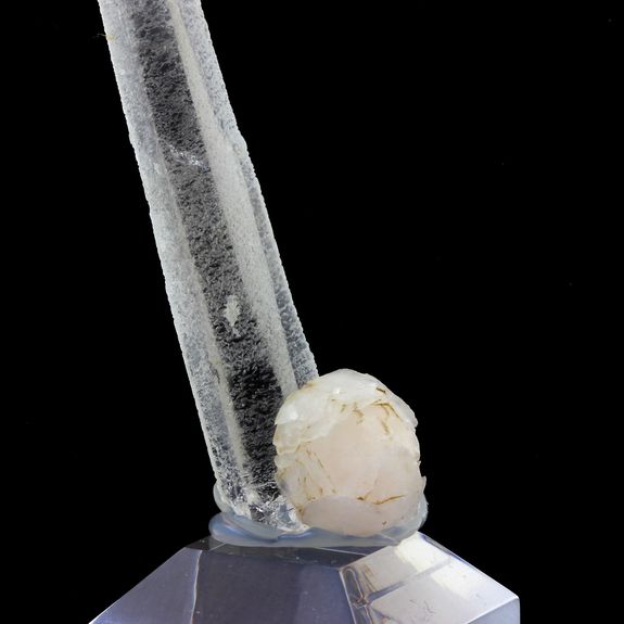 Quartz + Calcite. 105.5 ct.