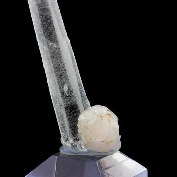 Quartz + Calcite. 105.5 ct.