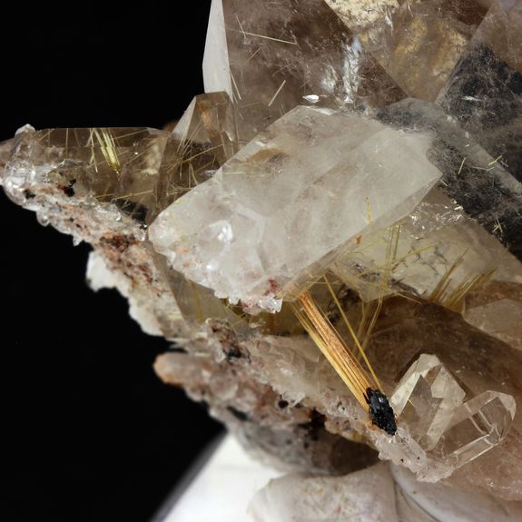 Quartz + Rutile. 1132.0 ct.