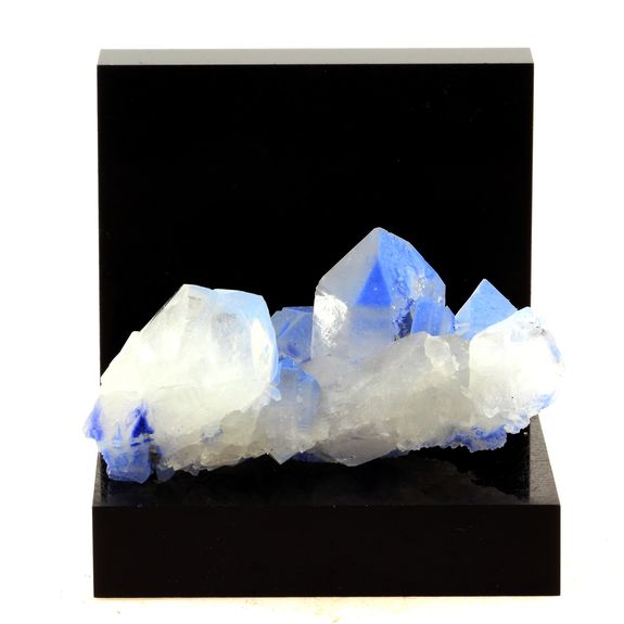 Quartz + Dumortierite. 178.0 ct.