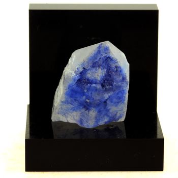 Quartz + Dumortierite. 79.5 ct.