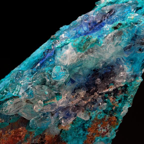 Dioptase, Quartz, Shattuckite. 1513.5 ct.