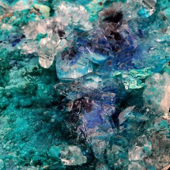 Dioptase, Quartz, Shattuckite. 1513.5 ct.