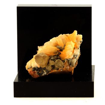 Cerusite + Baryte. 280.0 ct.