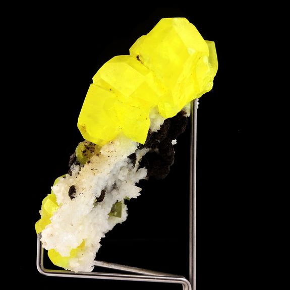Soufre. 275.0 ct.