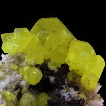 Soufre. 275.0 ct.