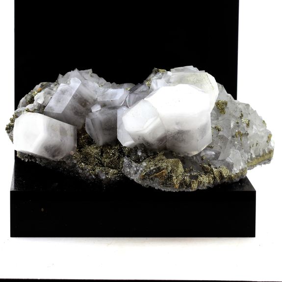 Calcite, Pyrite. 3184.5 ct.