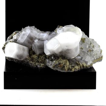 Calcite, Pyrite. 3184.5 ct.