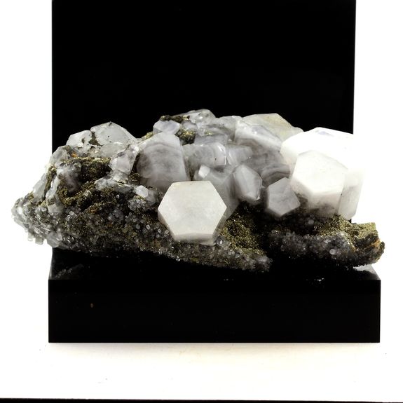 Calcite, Pyrite. 3184.5 ct.