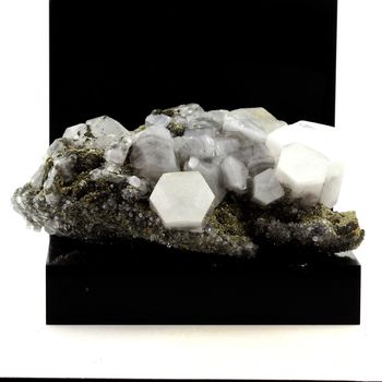 Calcite, Pyrite. 3184.5 ct.