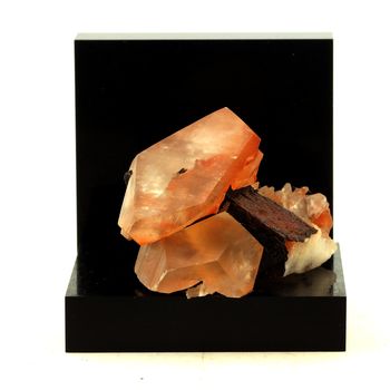 Calcite. 223.5 ct.