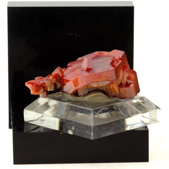 Vanadinite. 142.0 ct.