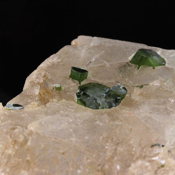 Pollucite + Tourmaline Elbaite. 996.5 ct.