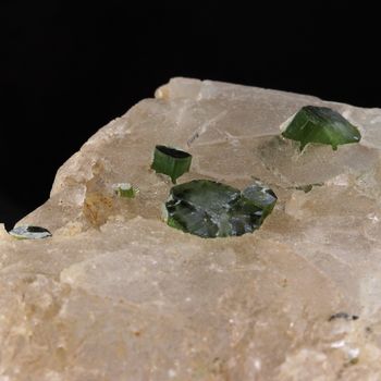 Pollucite + Tourmaline Elbaite. 996.5 ct.