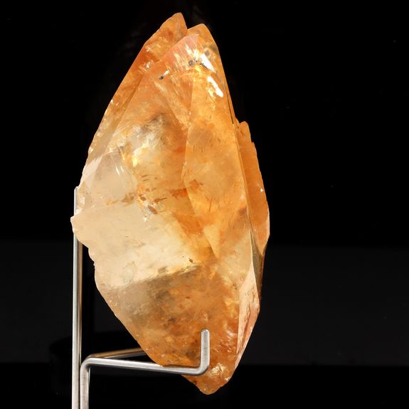 Calcite. 398.0 ct.