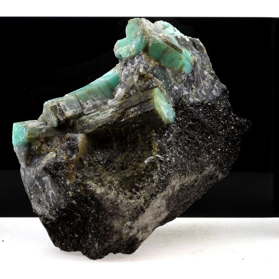 Emeraude. 4048.5 ct.