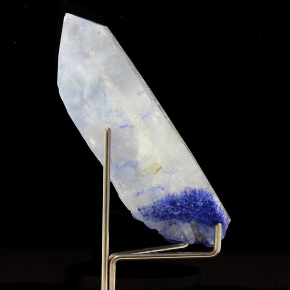 Quartz + Dumortierite. 218.5 ct.
