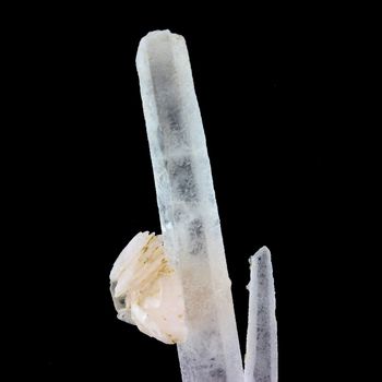 Calcite + Quartz. 238.5 ct.