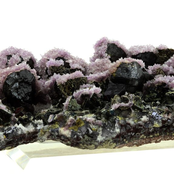 Quartz Amethyste, Chalcopyrite, Sphalerite. 4497.0 ct.