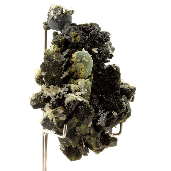 Epidote, Prehnite, Stilbite. 2440.0 ct.