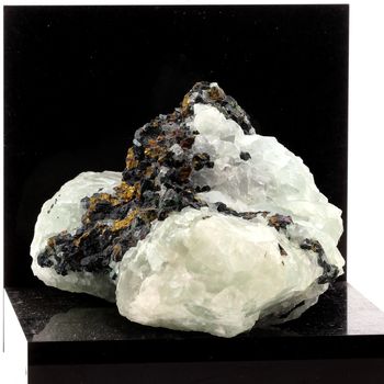 Chalcopyrite + Fluorite. 3136.00 ct.