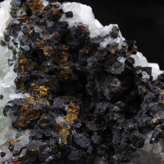 Chalcopyrite + Fluorite. 3136.00 ct.