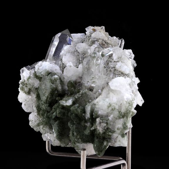 Albite + Quartz. 245.0 ct.