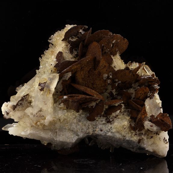 Quartz + Siderite. 404.0 ct.