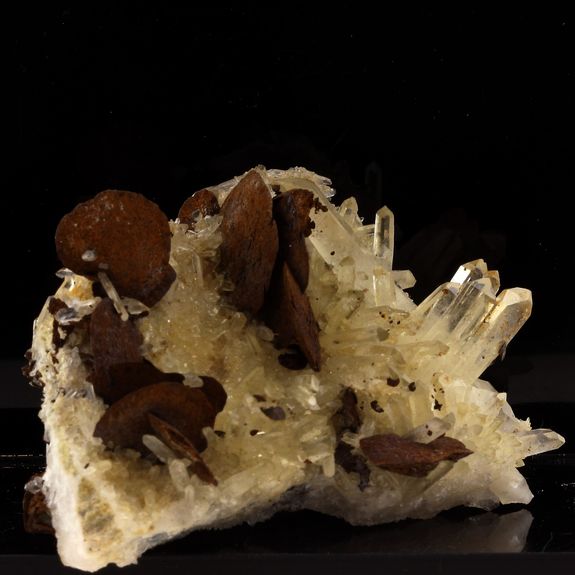 Quartz + Siderite. 404.0 ct.