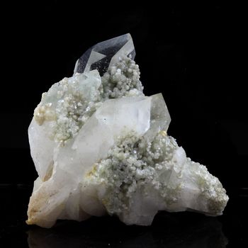 Quartz + Cookeite. 275.0 ct.