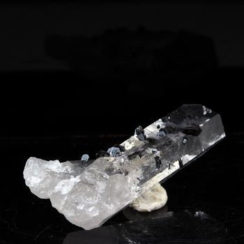 Quartz + Hematite. 25.0 ct.