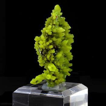 Pyromorphite. 291.5 ct.