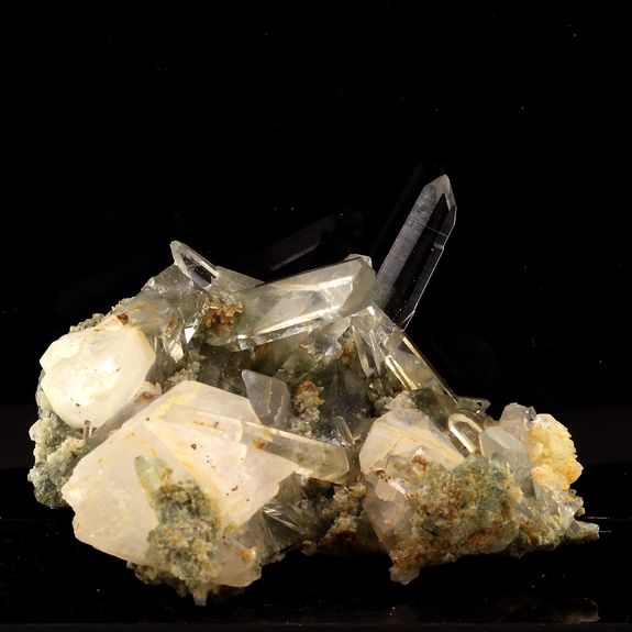 Quartz + Calcite. 335.5 ct.