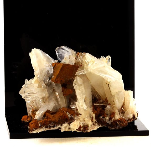Quartz + Siderite. 977.0 ct.