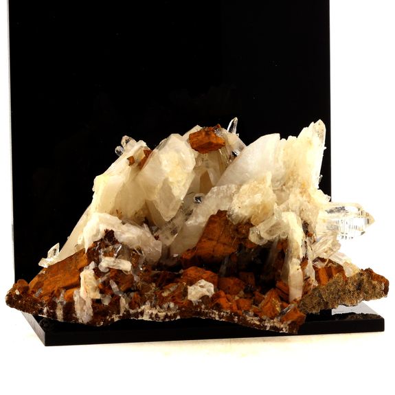 Quartz + Siderite. 977.0 ct.