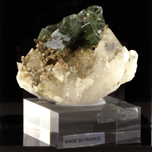 Apatite, Muscovite, Quartz. 1145.5 ct.
