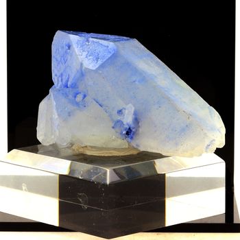 Quartz + Dumortierite. 1467.5 ct.