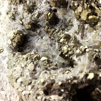 Pyrite + Quartz. 7339.0 ct.