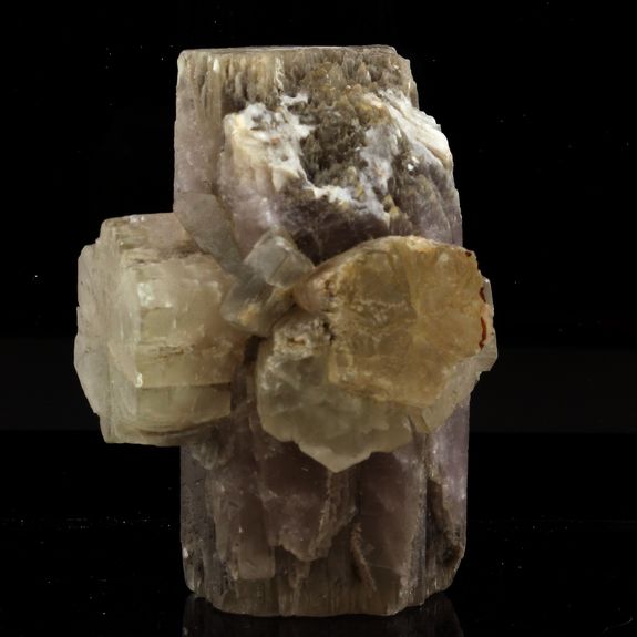 Aragonite. 665.5 ct.
