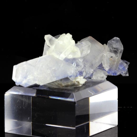 Quartz + Dumortierite. 315.5 ct.