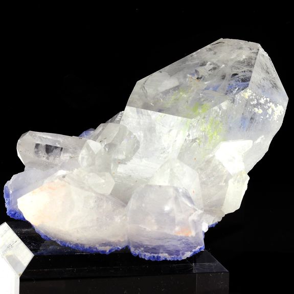 Quartz + Dumortierite. 1097.0 ct.