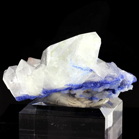 Quartz + Dumortierite. 1097.0 ct.