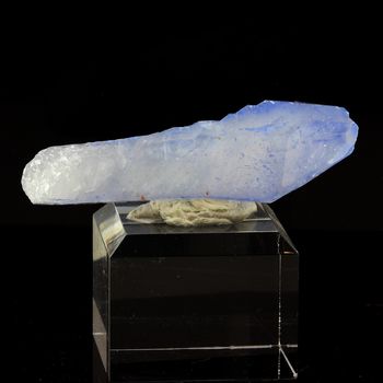 Quartz + Dumortierite. 246.0 ct.