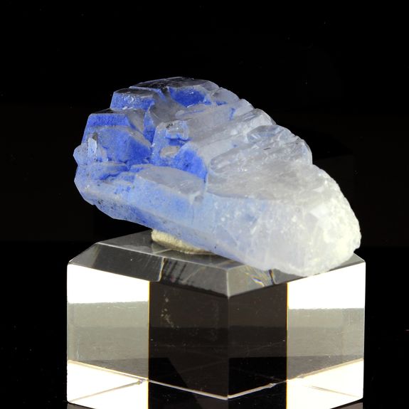 Quartz + Dumortierite. 246.0 ct.