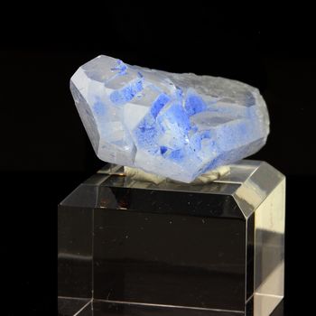 Quartz + Dumortierite. 246.0 ct.